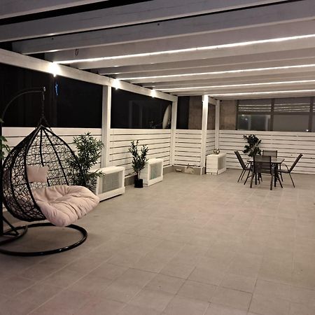 Authentic One Bedroom Apartment In City Center Yerusalem Bagian luar foto