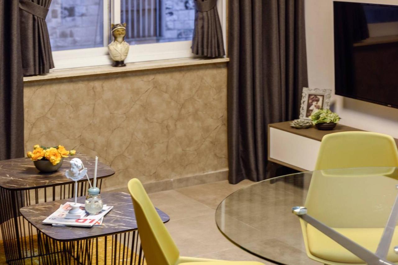 Authentic One Bedroom Apartment In City Center Yerusalem Bagian luar foto