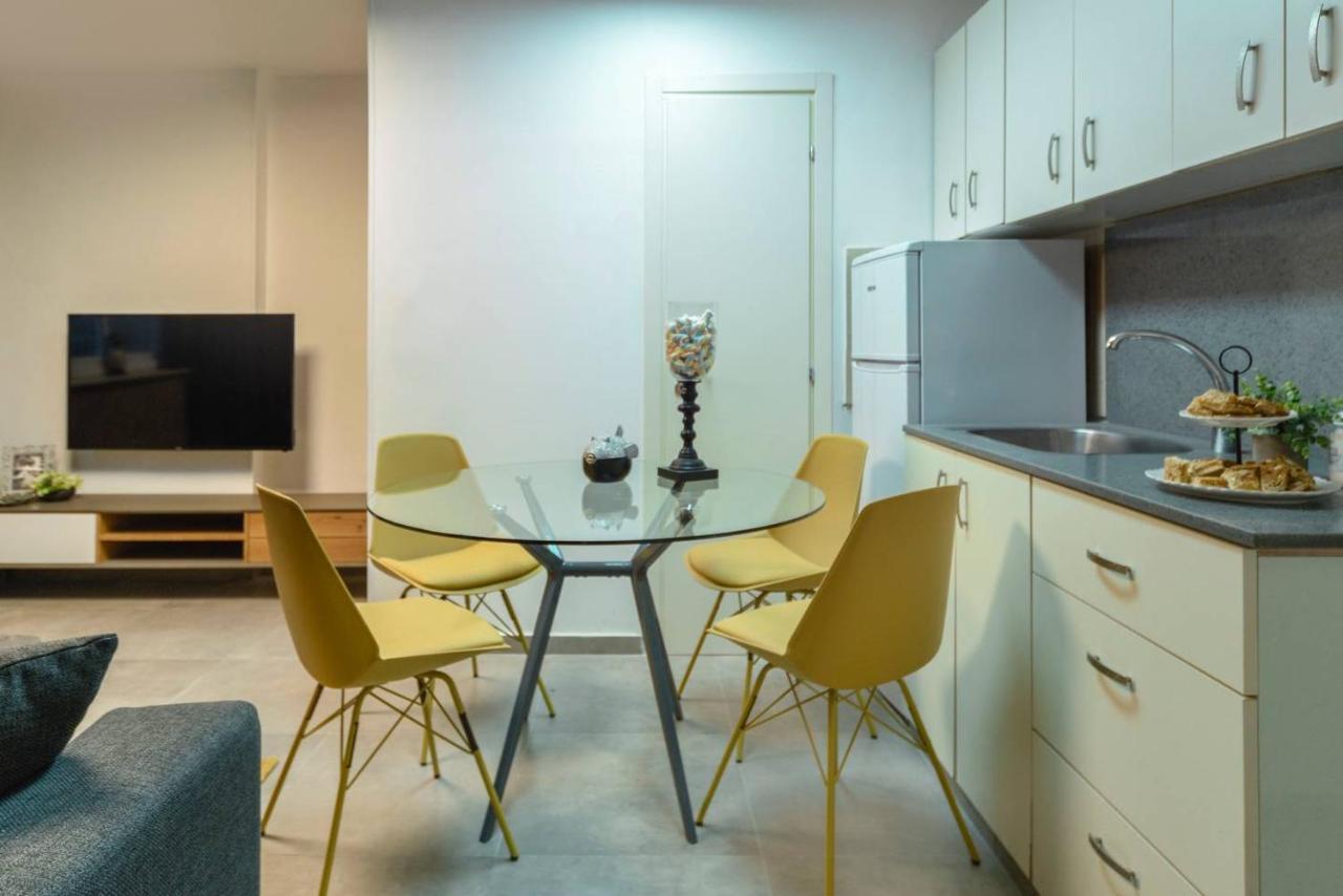 Authentic One Bedroom Apartment In City Center Yerusalem Bagian luar foto