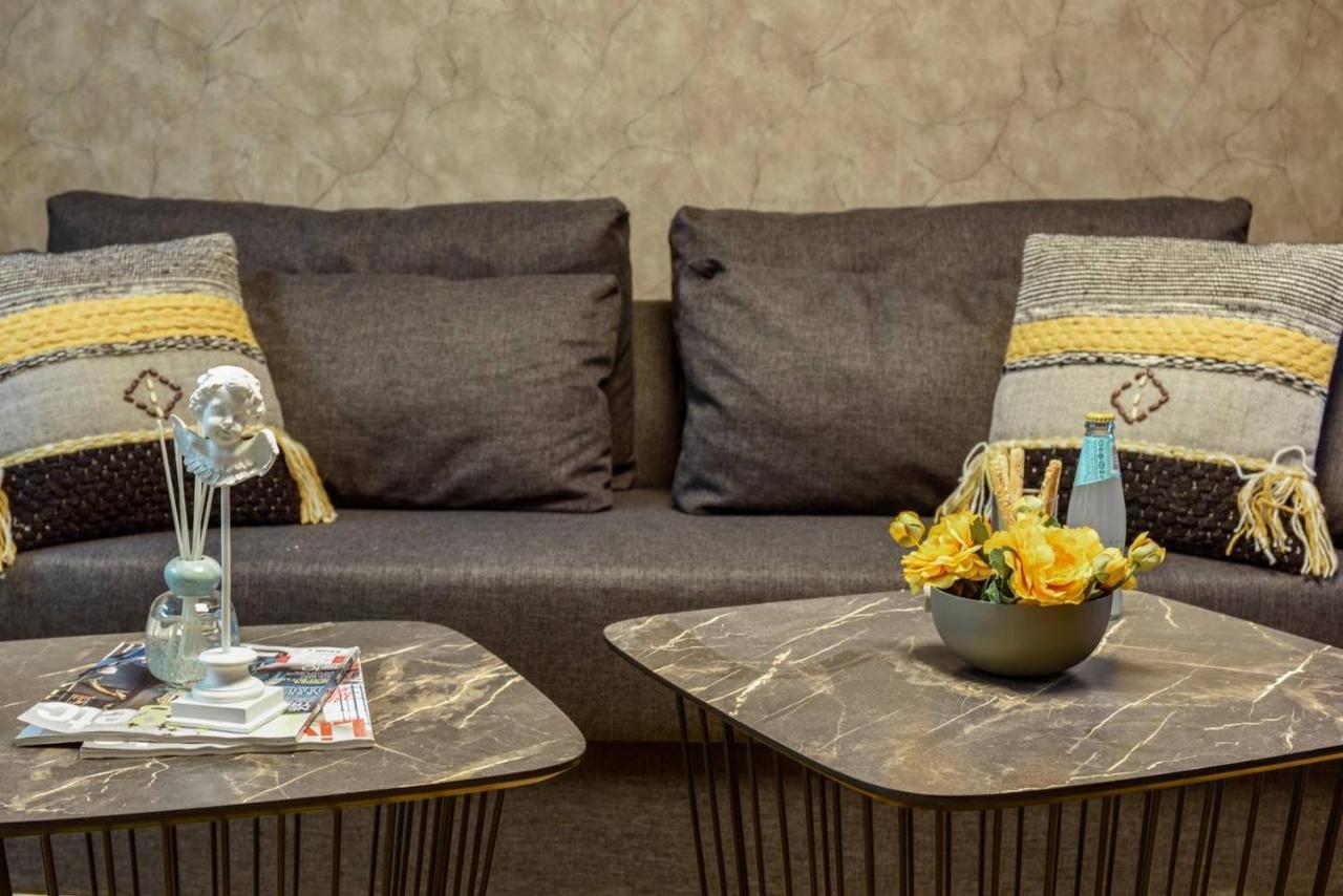Authentic One Bedroom Apartment In City Center Yerusalem Bagian luar foto